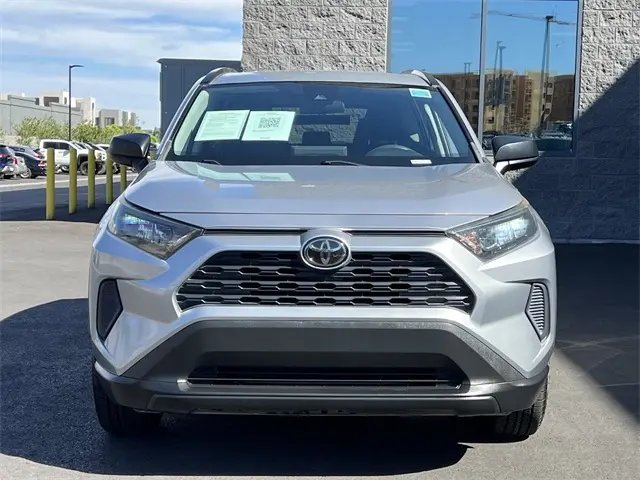 2019 Toyota RAV4 LE photo 9