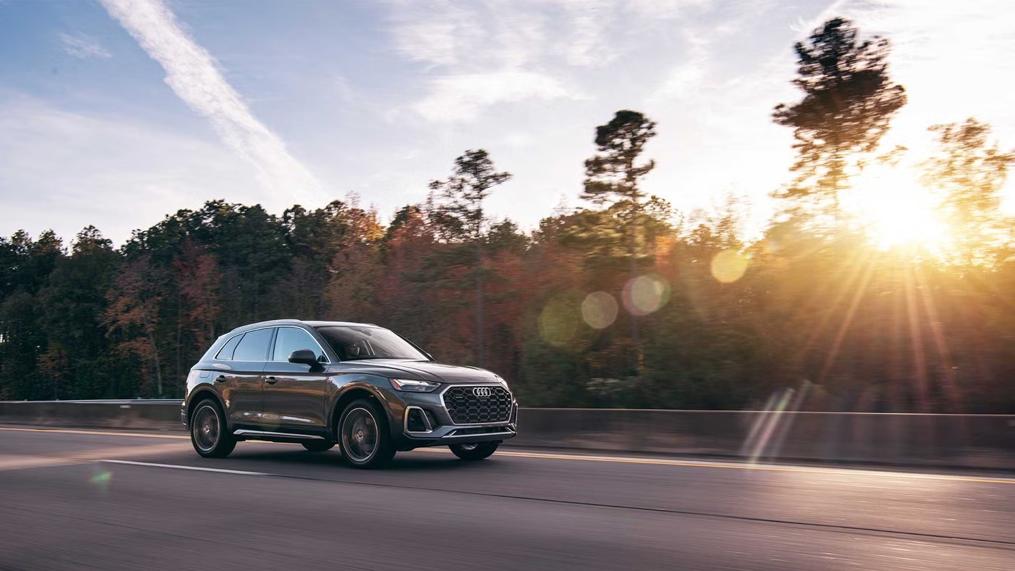 Right side view of an Audi Q5 vehicle accelerating