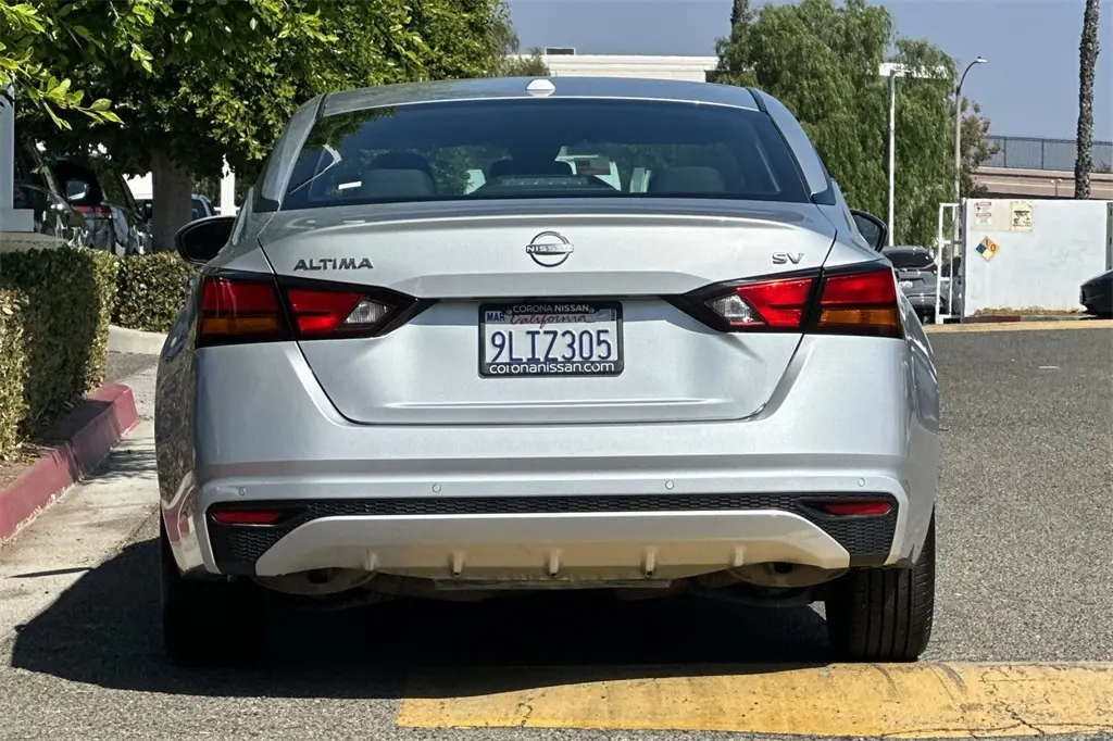 2023 Nissan Altima 2.5 SV photo 3