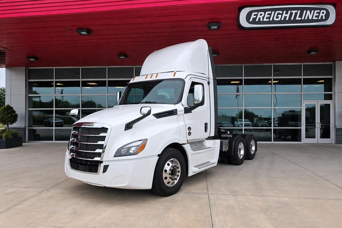 2027 Freightliner Cascadia