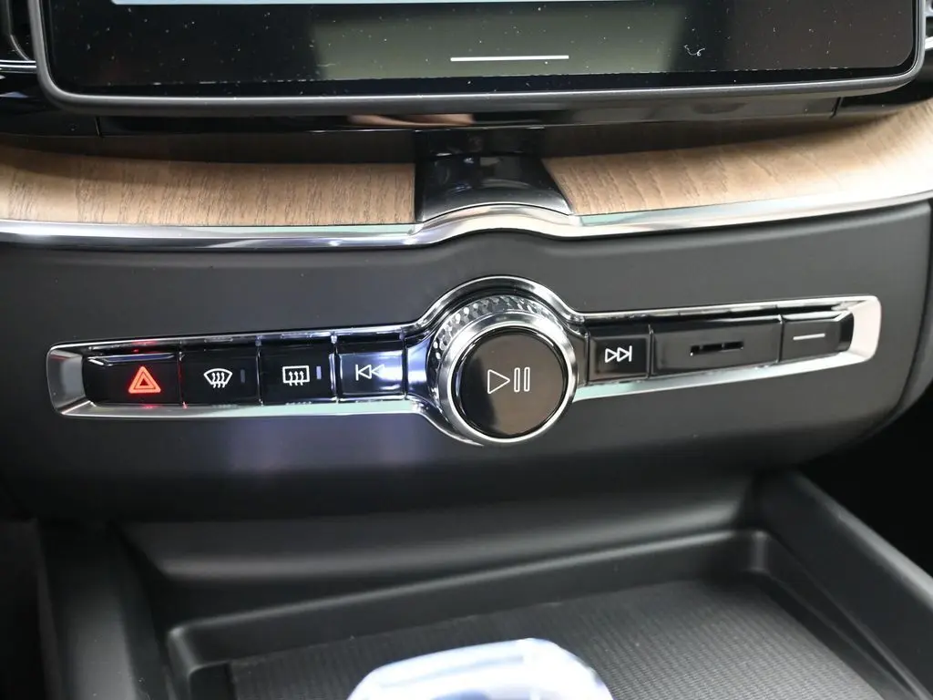 2026 Volvo - image 16