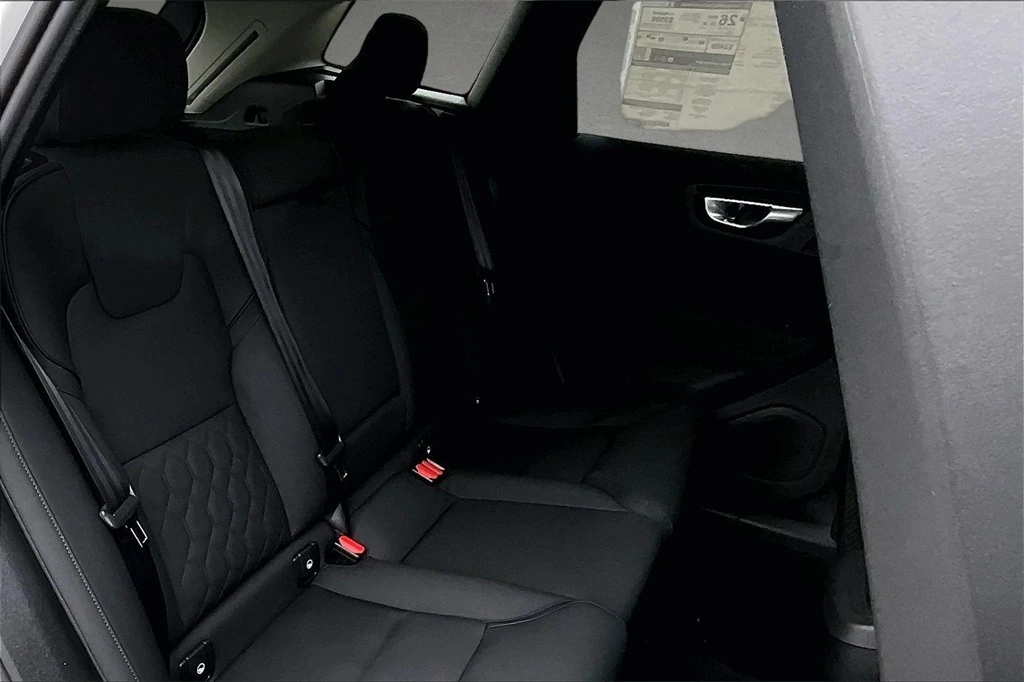 2026 Volvo - image 9