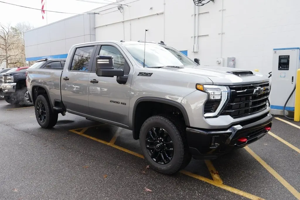 2026 Chevrolet Silverado 2500HD LT photo 2