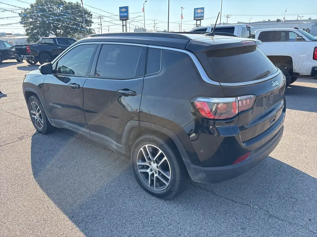 2019 Jeep Compass Latitude photo 2