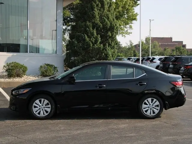 Used 2025 Nissan Sentra S with VIN 3N1AB8BV2SY215381 for sale in Kansas City