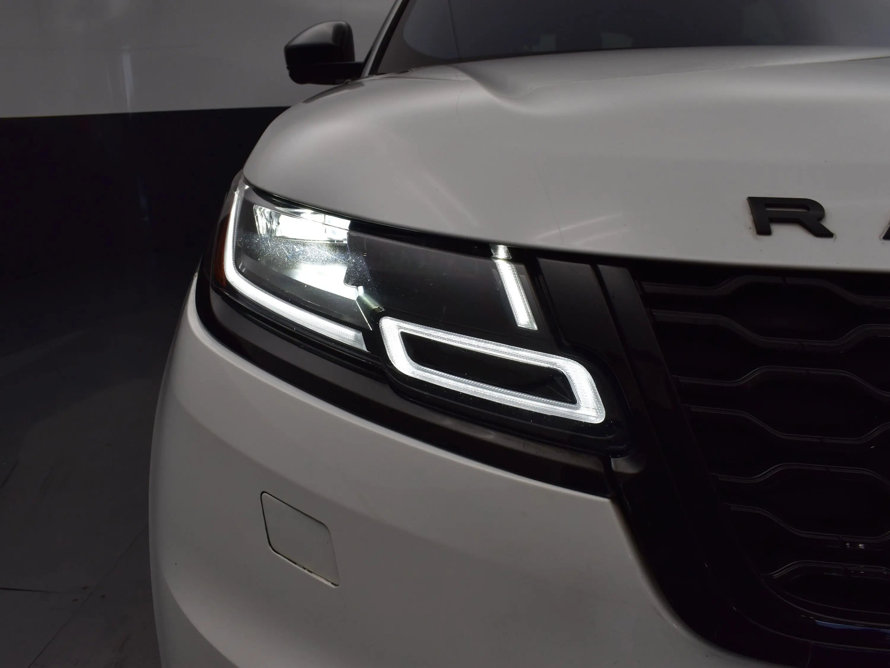 2021 Land Rover Range Rover Velar photo 4