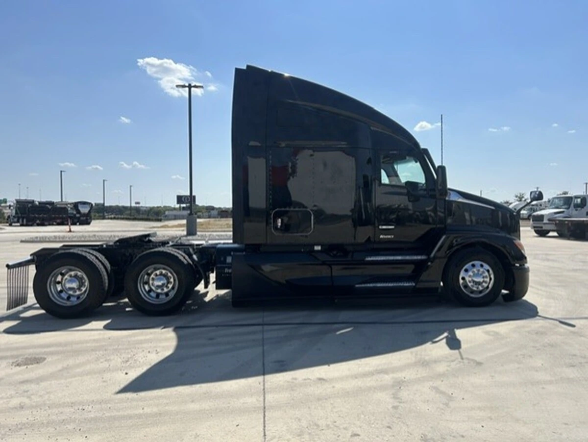 2023 Kenworth T680 — photo 7