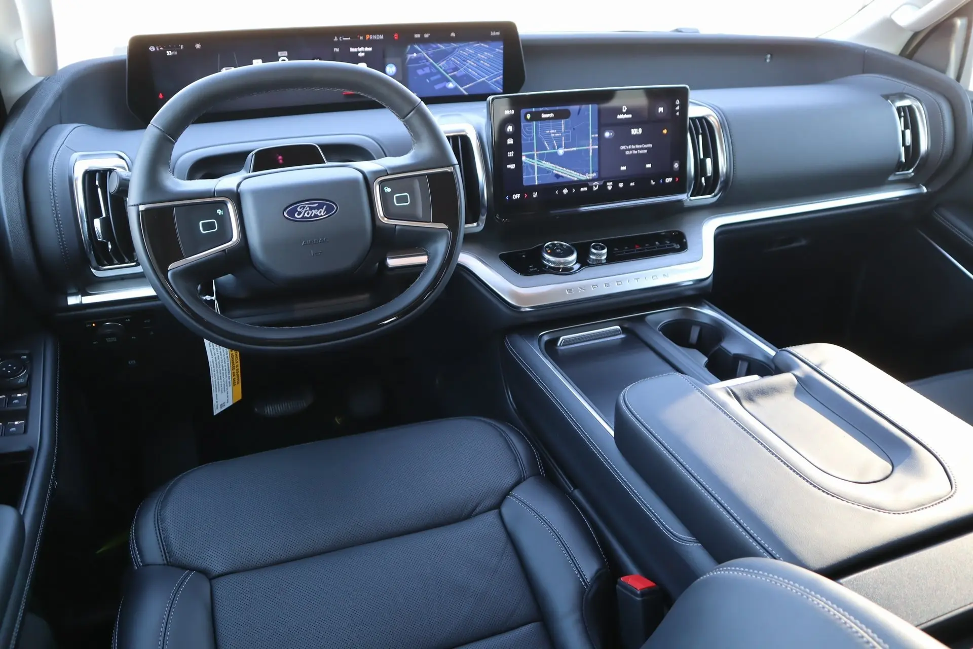 2025 Ford Expedition MAX Platinum photo 2