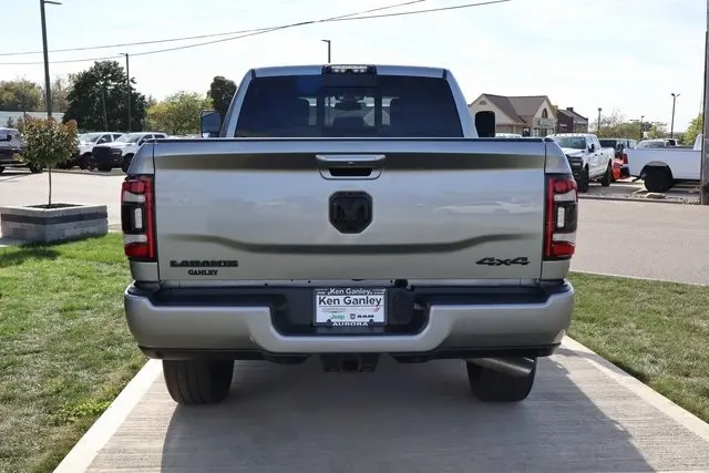 2020 Ram 2500 Laramie photo 37