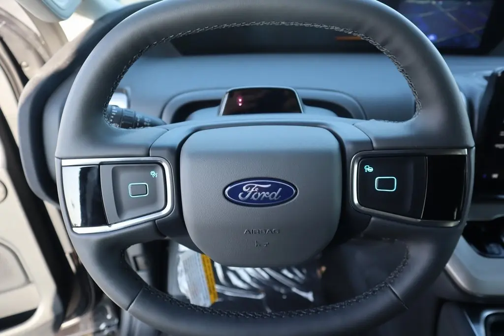 2025 Ford Expedition MAX photo 3