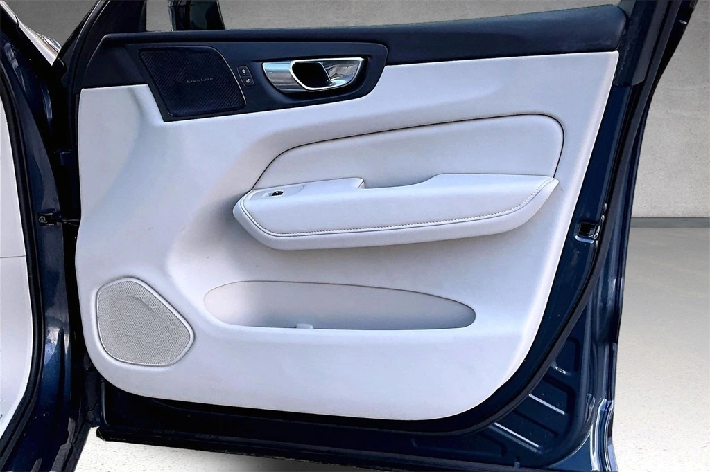 2023 Volvo - image 27