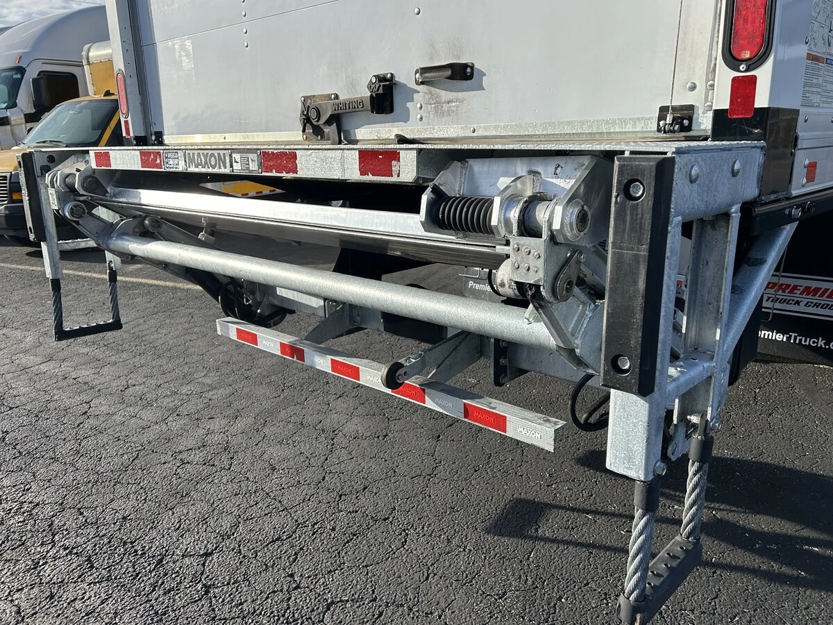 2020 Freightliner M2 106 — photo 5
