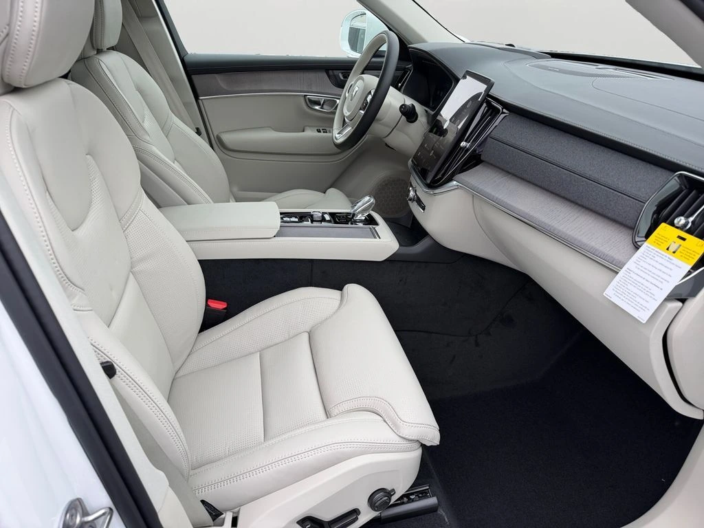 2026 Volvo - image 6