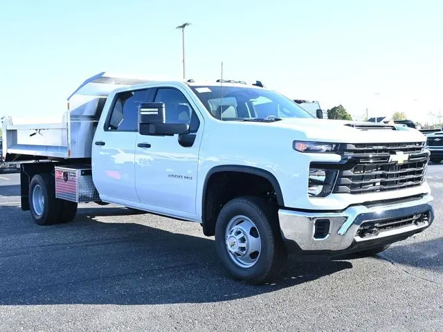 2025 Chevrolet Silverado 3500HD Work Truck photo 2