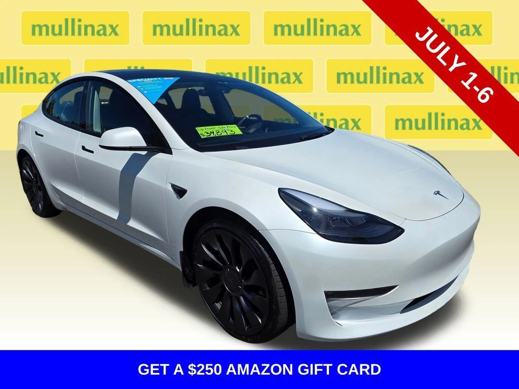2023 Tesla Model 3 Performance's photo