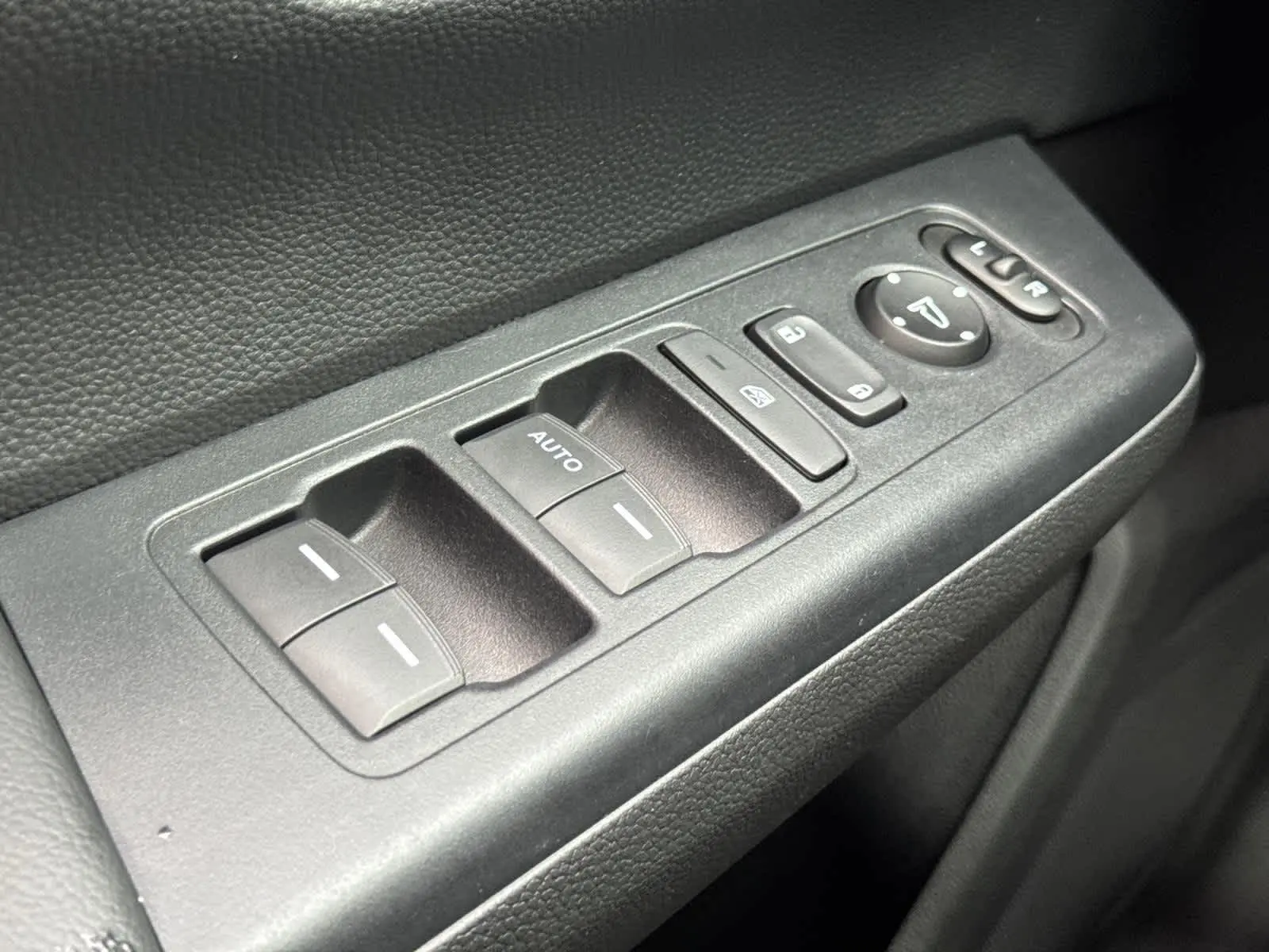 2025 Honda CR-V LX photo 22