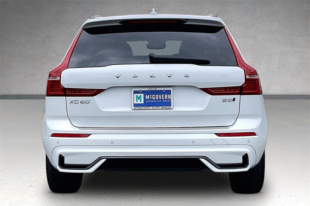 2023 Volvo - image 5