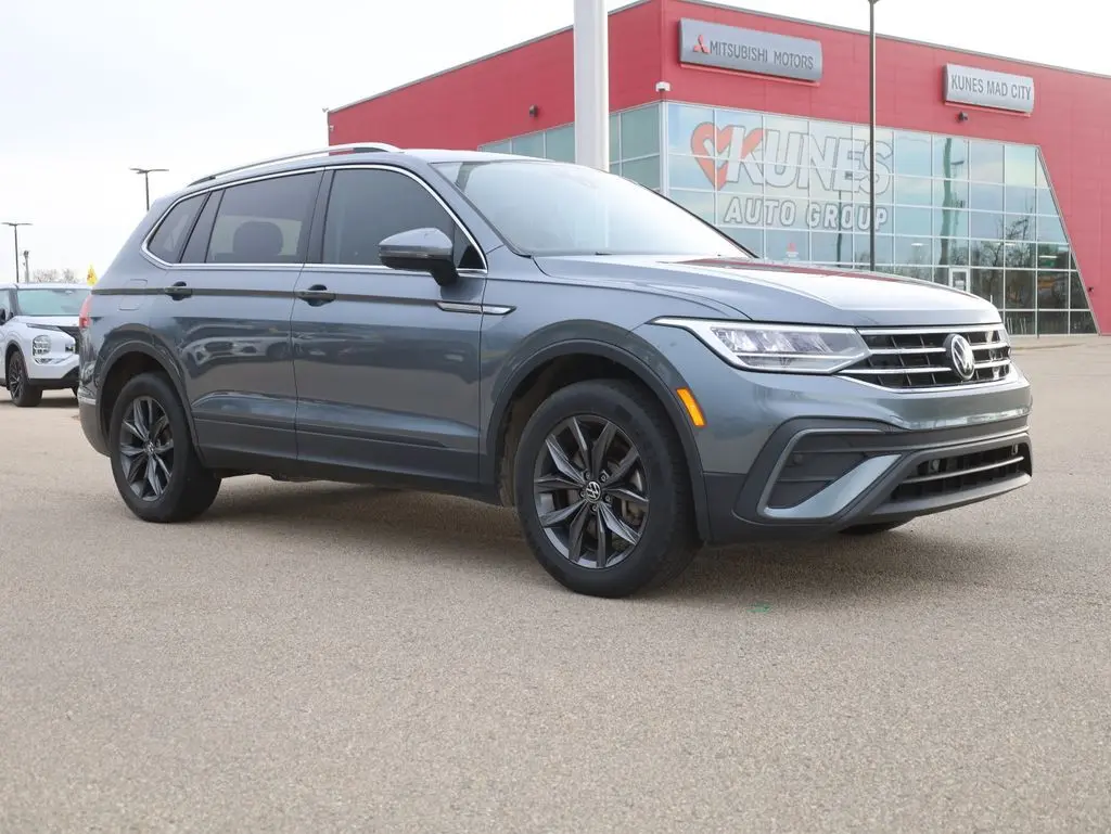 Used 2023 Volkswagen Tiguan SE with VIN 3VV3B7AX9PM088292 for sale in Madison, WI