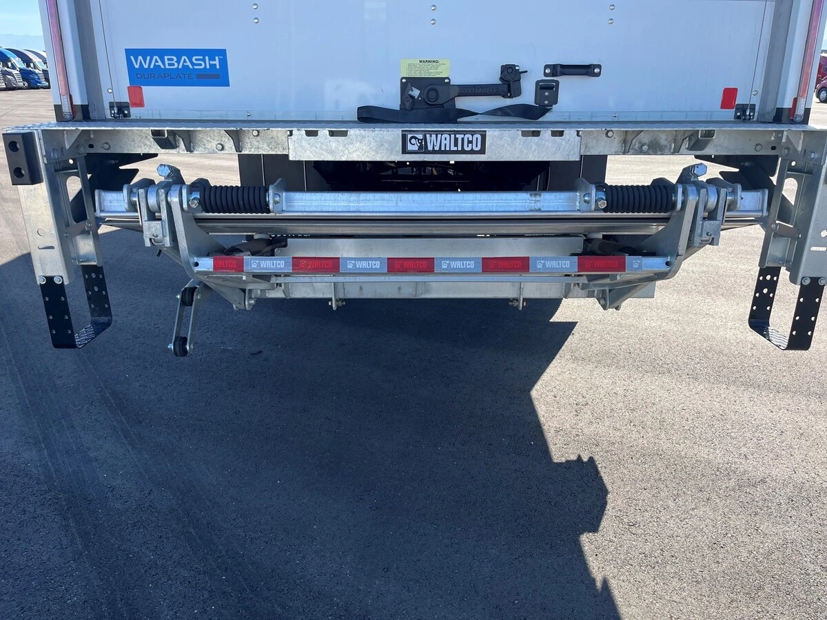 2027 Freightliner M2 106 — photo 7