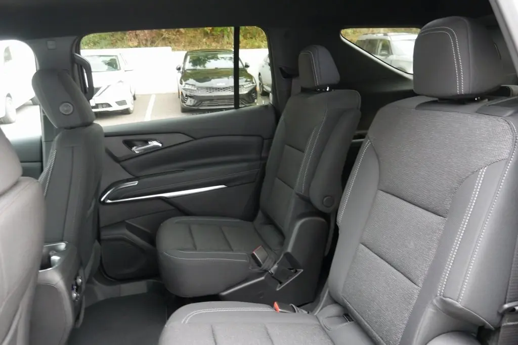 2026 Chevrolet Traverse 2LT photo 22