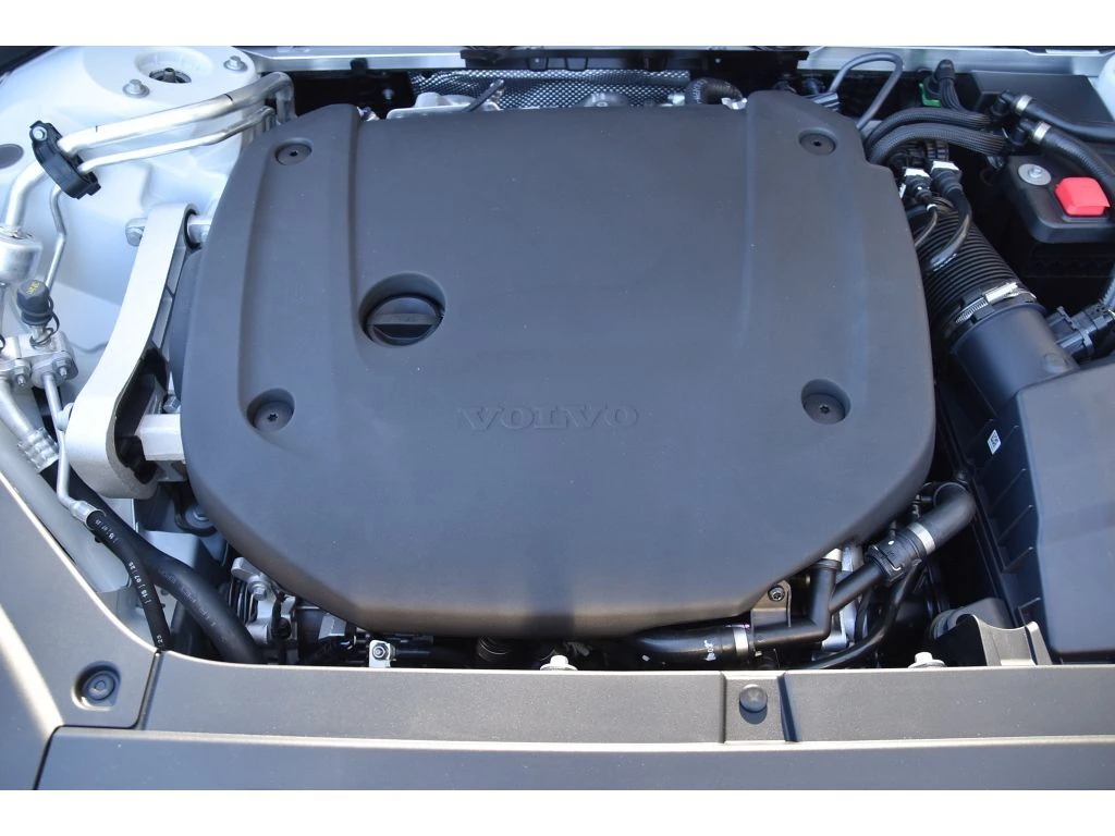 2026 Volvo - image 26