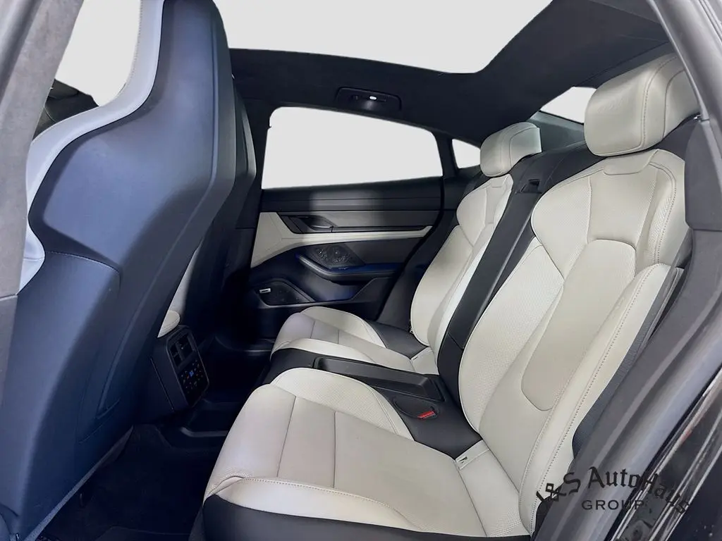2021 Porsche Taycan Turbo photo 24