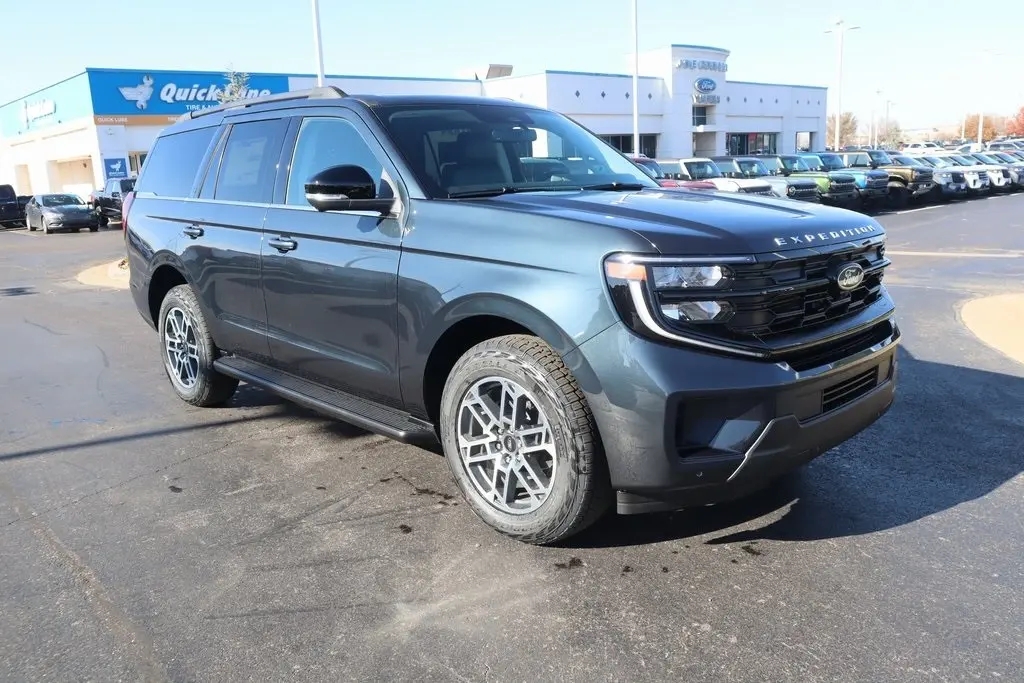 2025 Ford Expedition Active's photo
