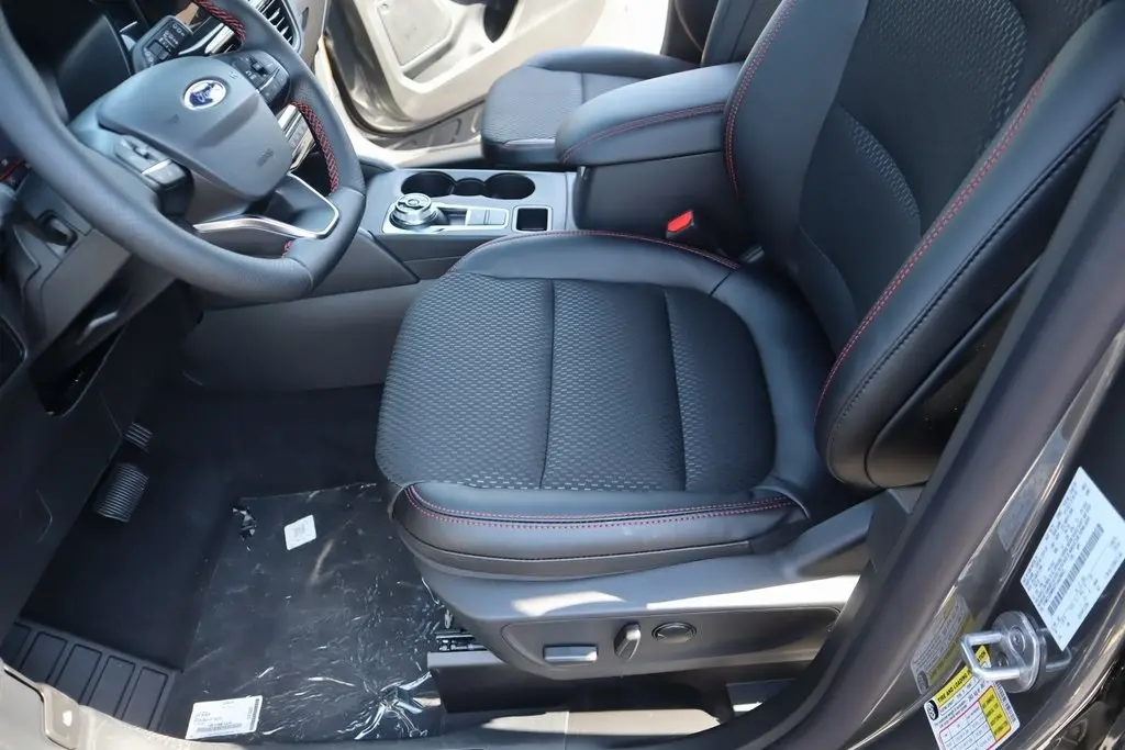 2026 Ford Escape ST-Line photo 12