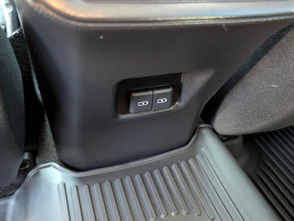 2024 Toyota RAV4 XLE - Photo 14