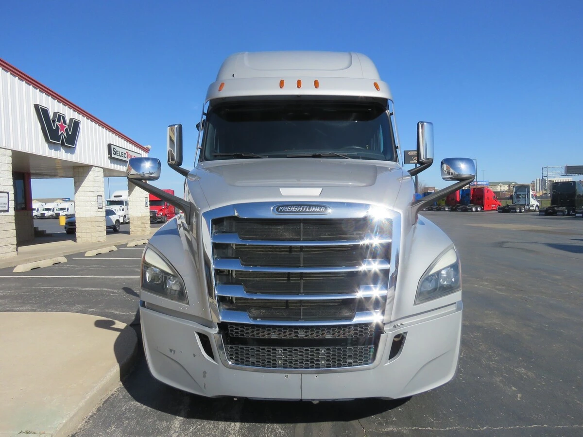 2022 Freightliner Cascadia - image 11