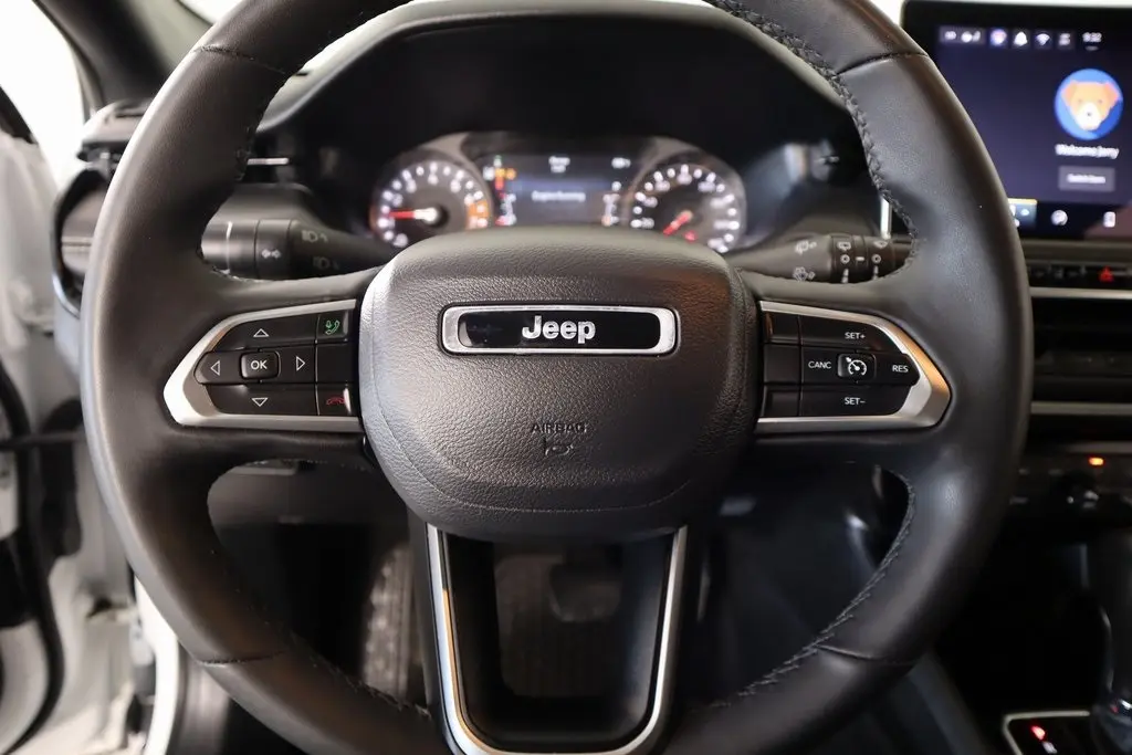 2024 Jeep Compass Latitude photo 2