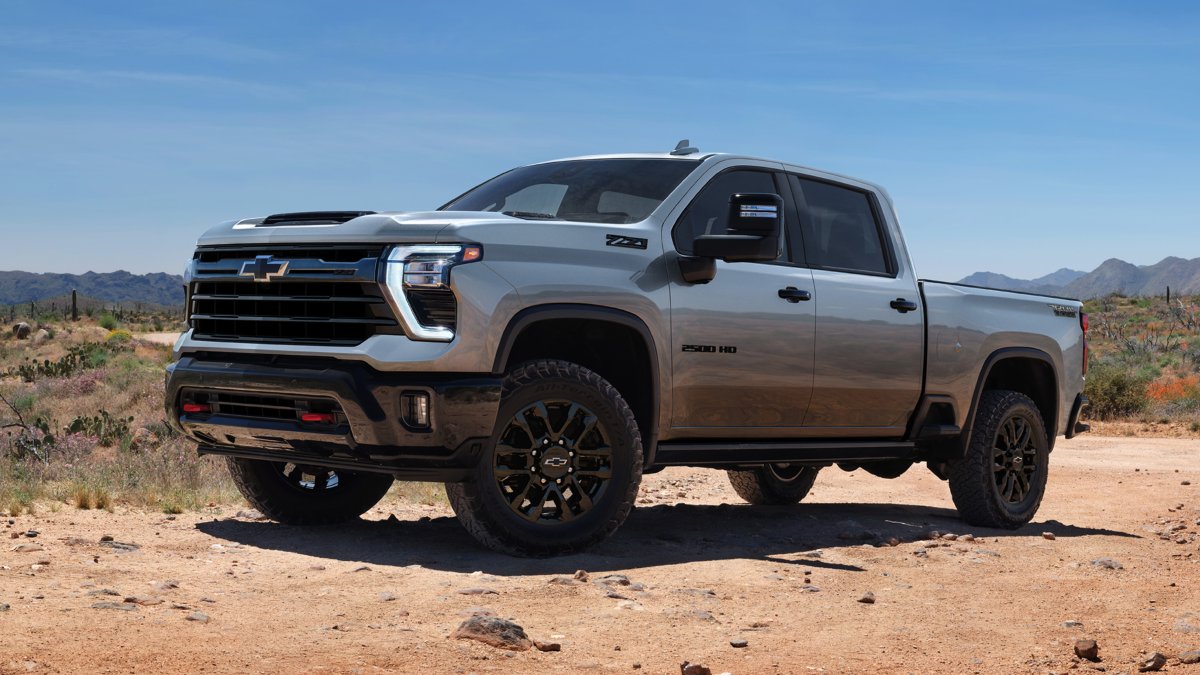 2025 Chevrolet Silverado HD Exterior Driver Side Front Profile