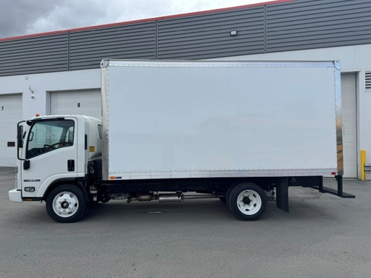 2026 Isuzu NPR — photo 2