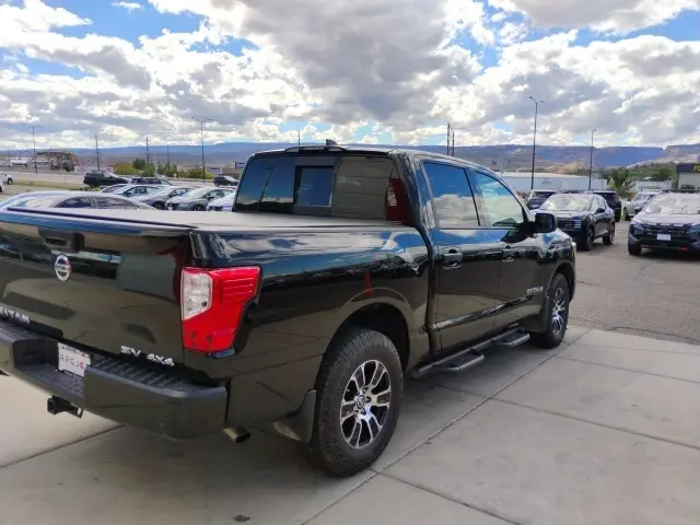 2022 Nissan Titan SV photo 3