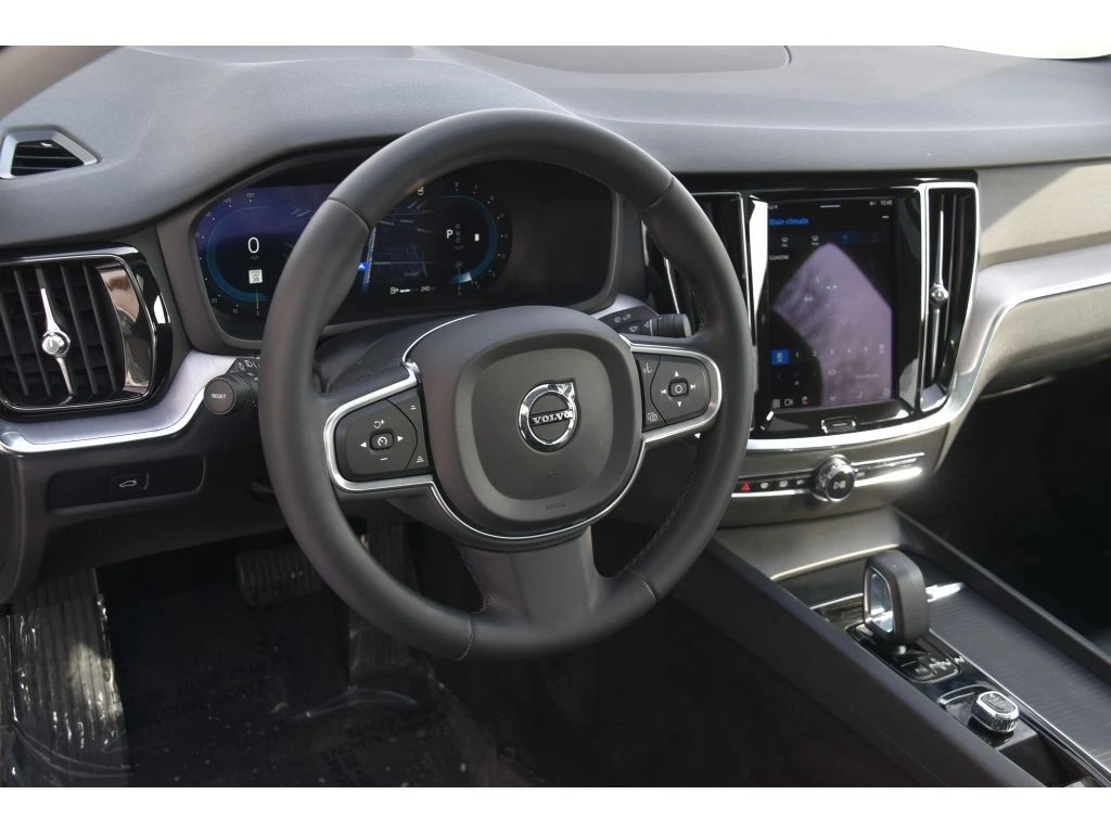 2023 Volvo - image 12