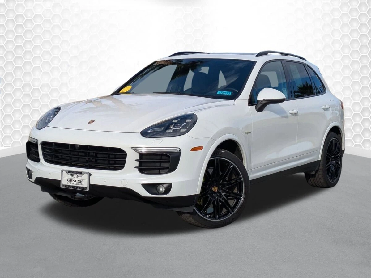 2017 Porsche Cayenne Platinum Edition's photo