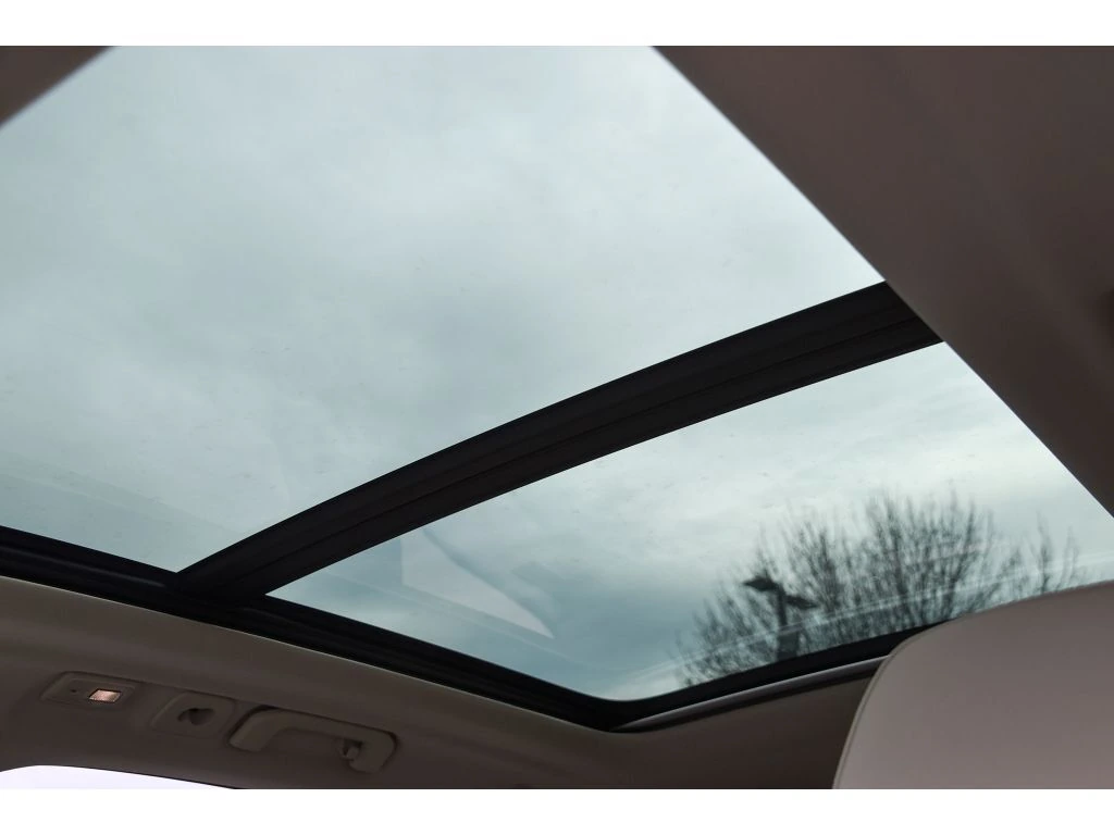 2026 Volvo - image 12