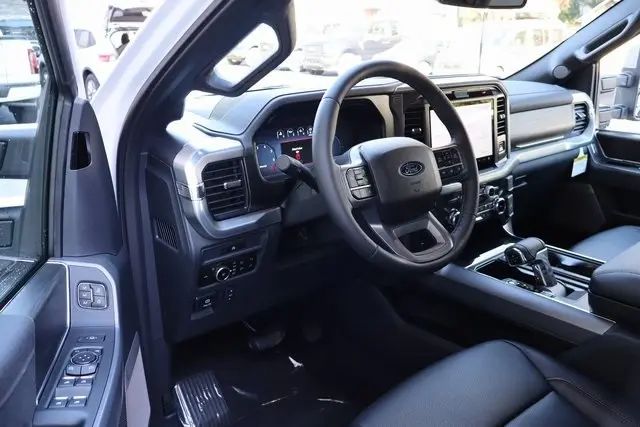 2025 Ford F-150 Lariat photo 4