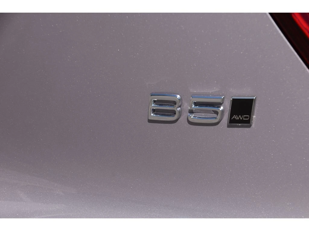 2026 Volvo - image 27