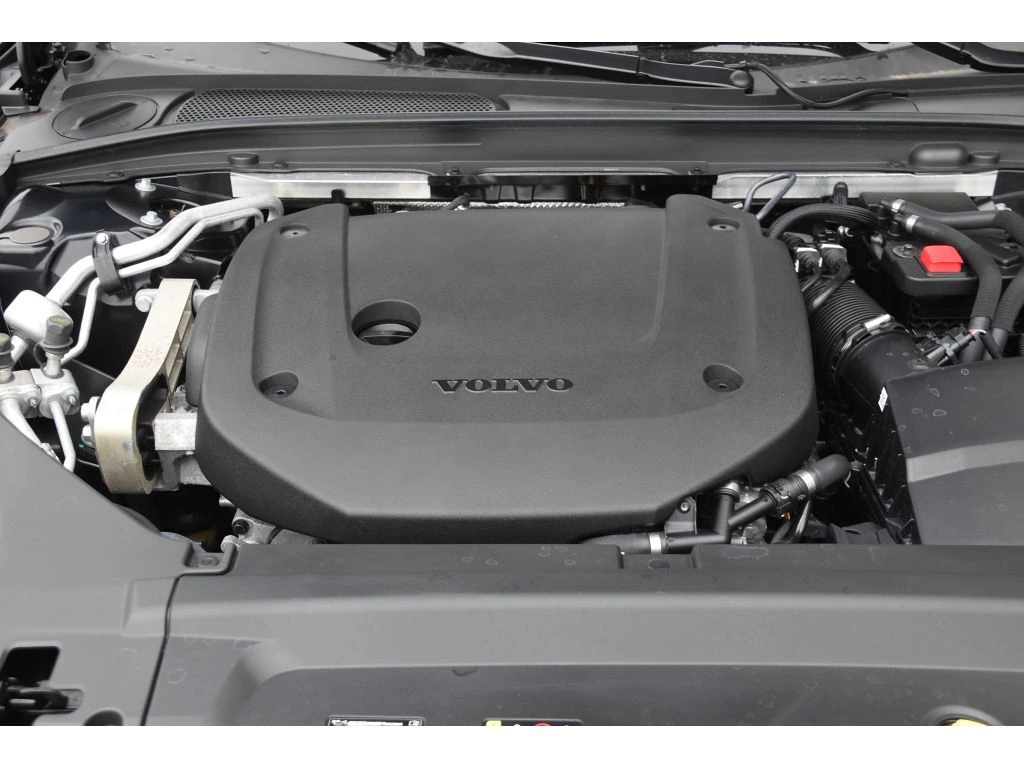 2025 Volvo - image 26
