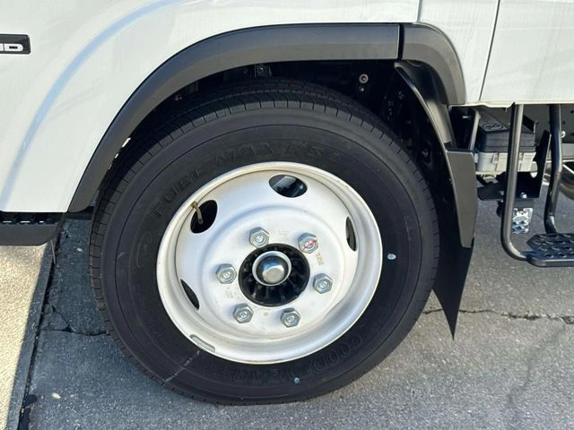 2025 Isuzu NPR - image 4