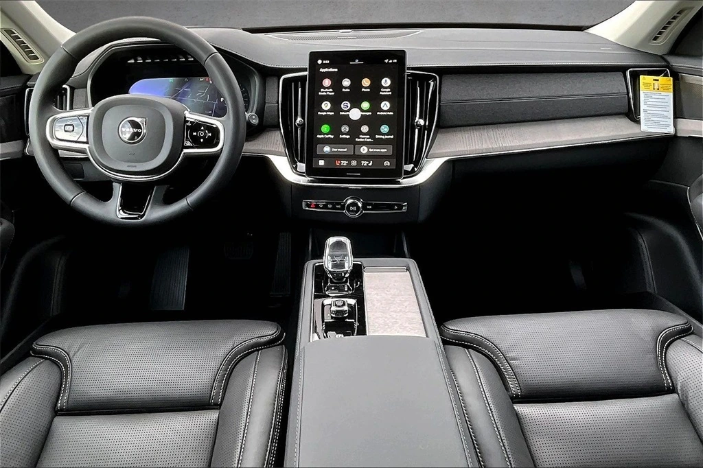 2026 Volvo - image 5