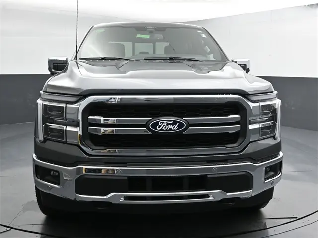 2025 Ford F-150 Lariat FX4 photo 3