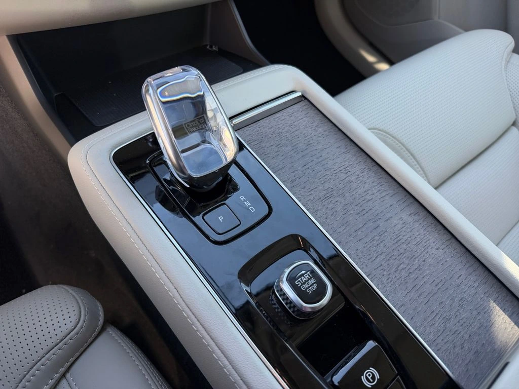 2026 Volvo - image 23