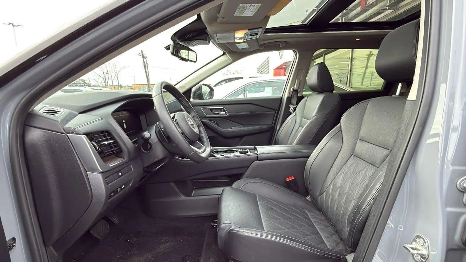 2024 Nissan Rogue Platinum photo 17