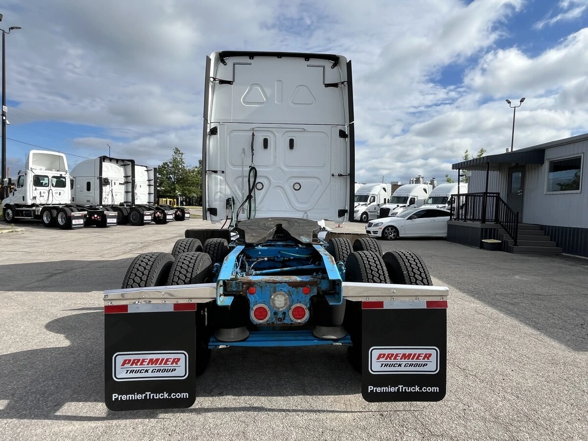 2019 Freightliner Cascadia — photo 8