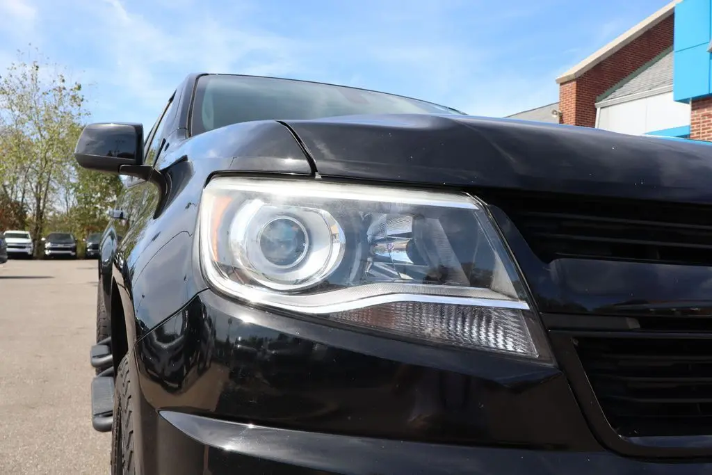 2019 Chevrolet Colorado LT photo 3