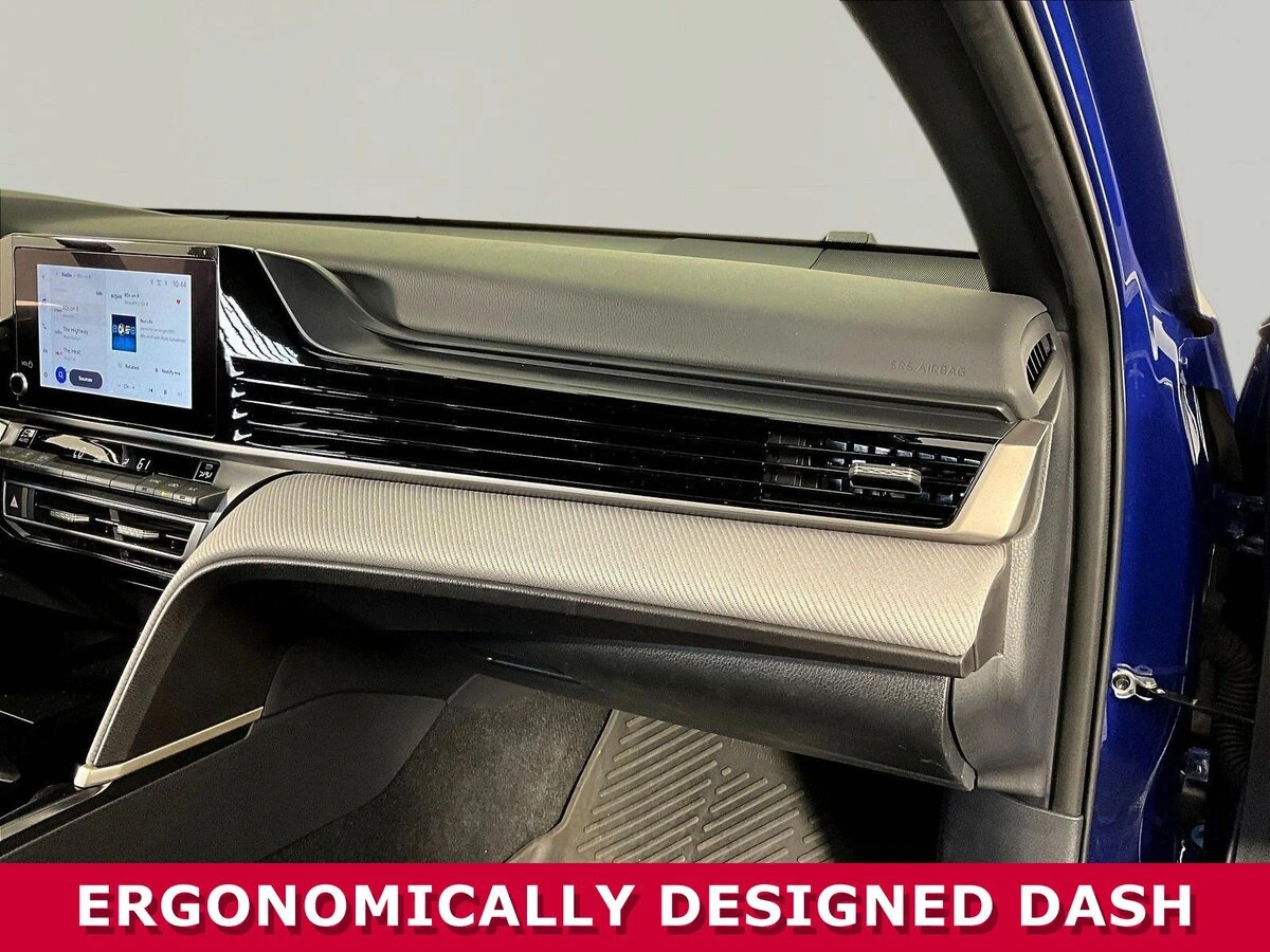 2025 Toyota Camry SE - Photo 25