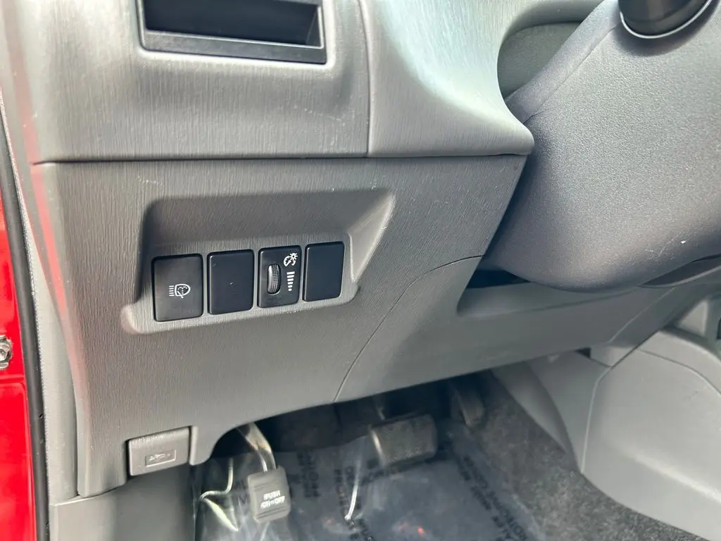 2014 Toyota Prius V Five photo 21