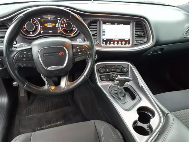 2015 Dodge Challenger SXT photo 27